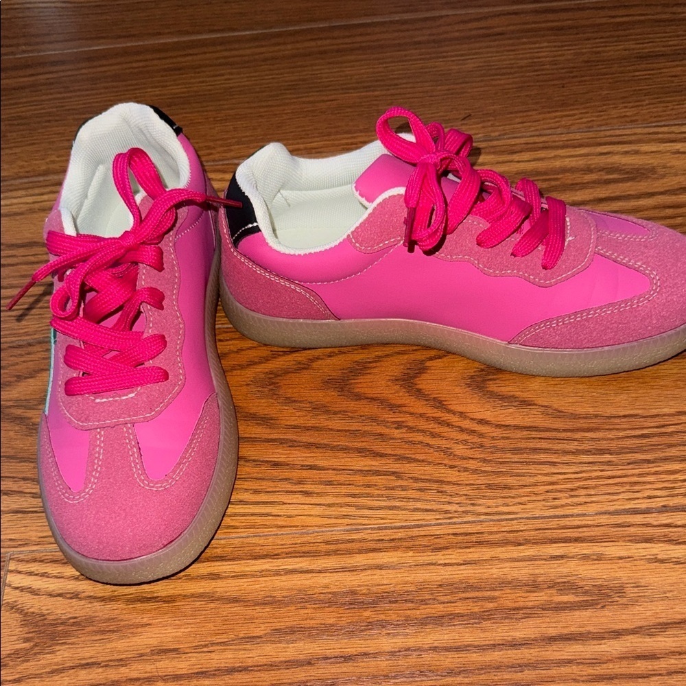 Pink Shoes - Picture 1 of 3